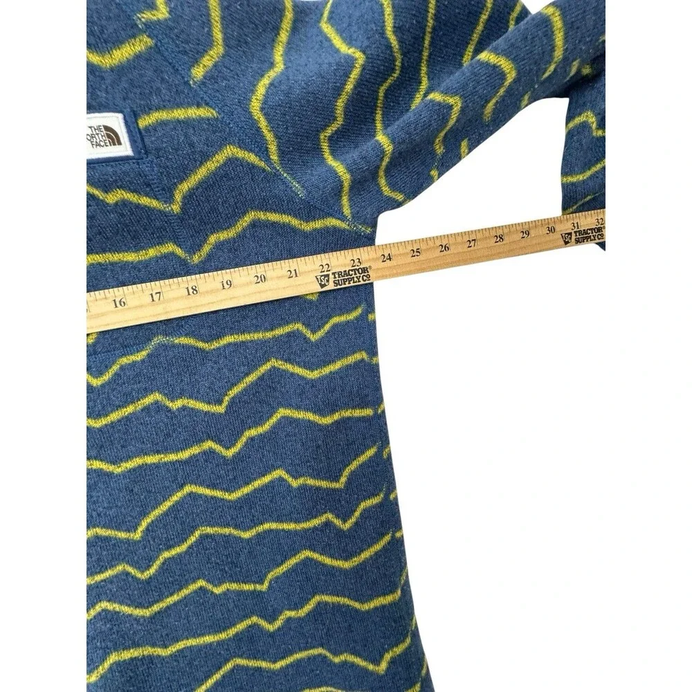 The North Face Men's L Gordon Lyons 1/4 Zip. Shady Blue w/Yellow.